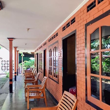 Oka Homestay Mitra Reddoorz Матарам Экстерьер фото