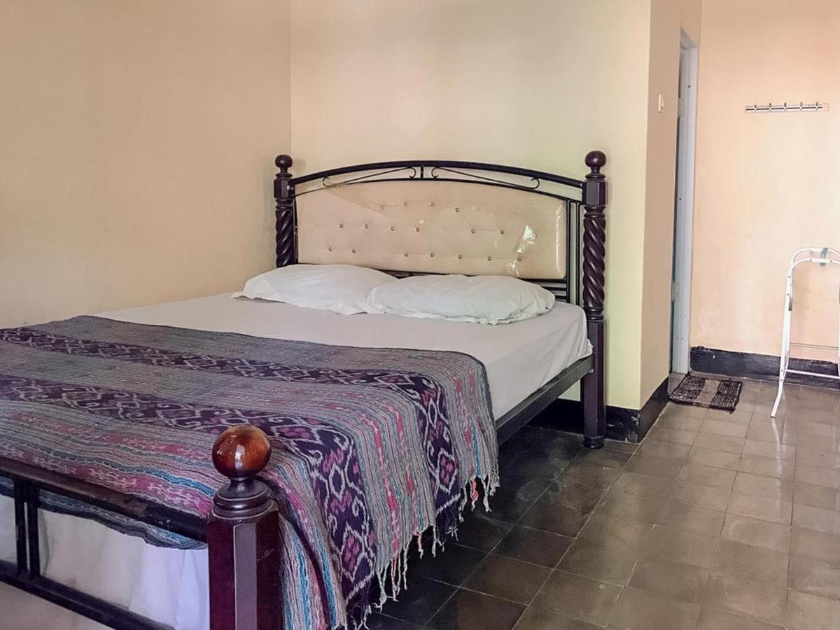 Oka Homestay Mitra Reddoorz Матарам Экстерьер фото
