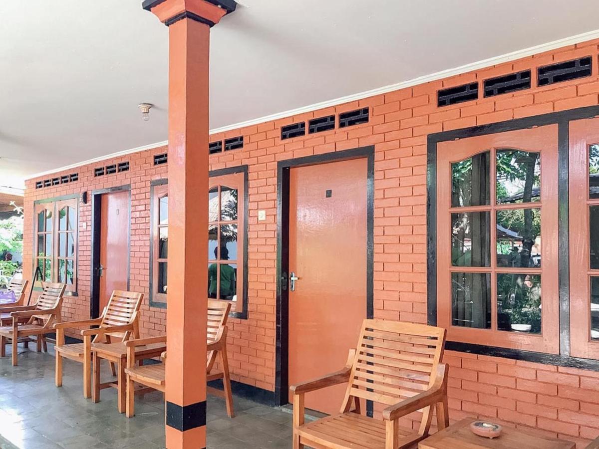 Oka Homestay Mitra Reddoorz Матарам Экстерьер фото
