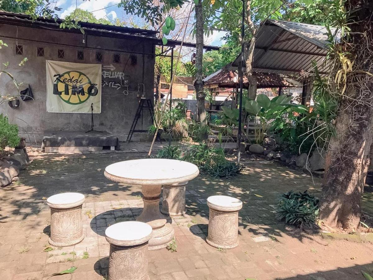 Oka Homestay Mitra Reddoorz Матарам Экстерьер фото