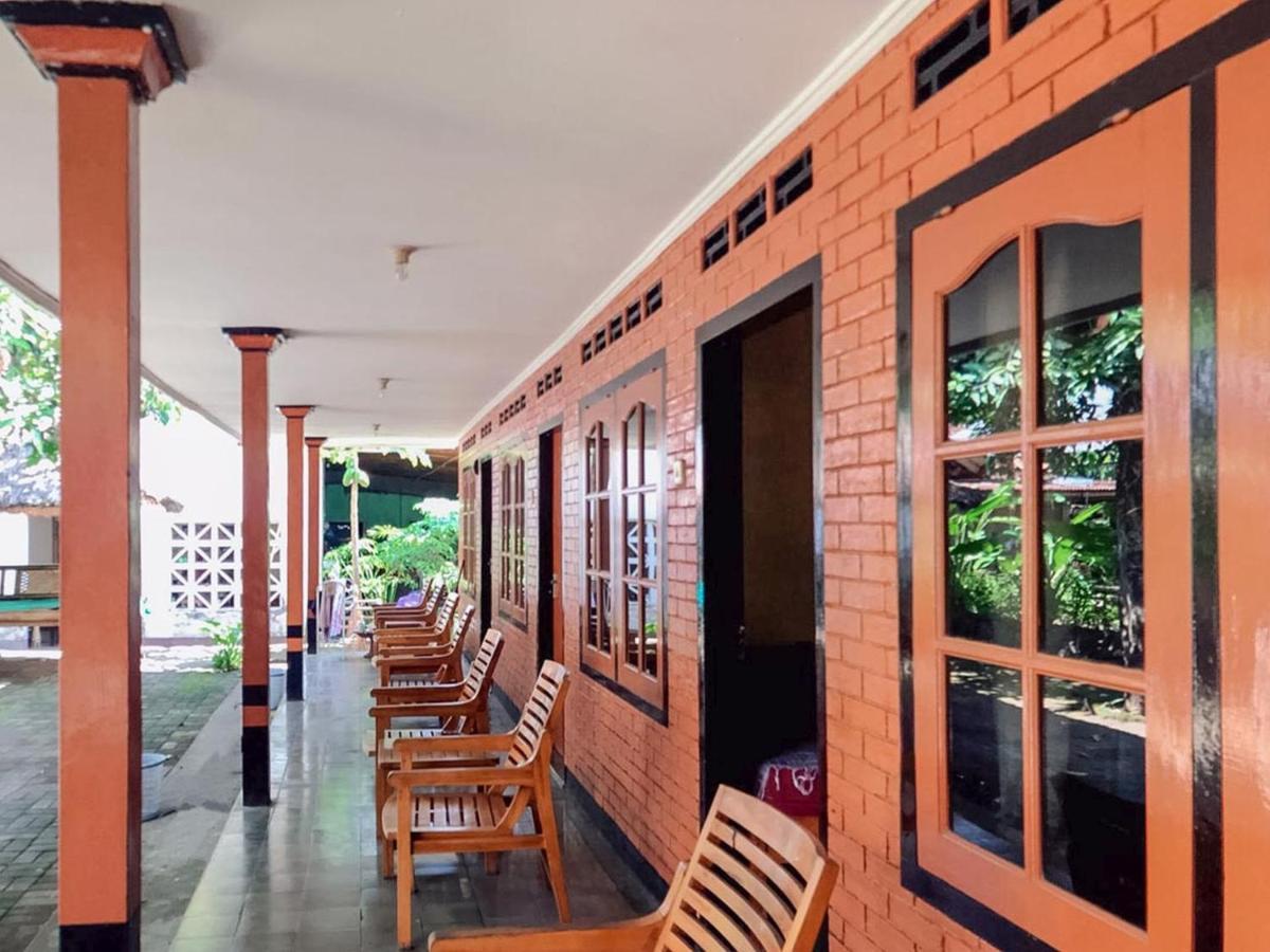 Oka Homestay Mitra Reddoorz Матарам Экстерьер фото