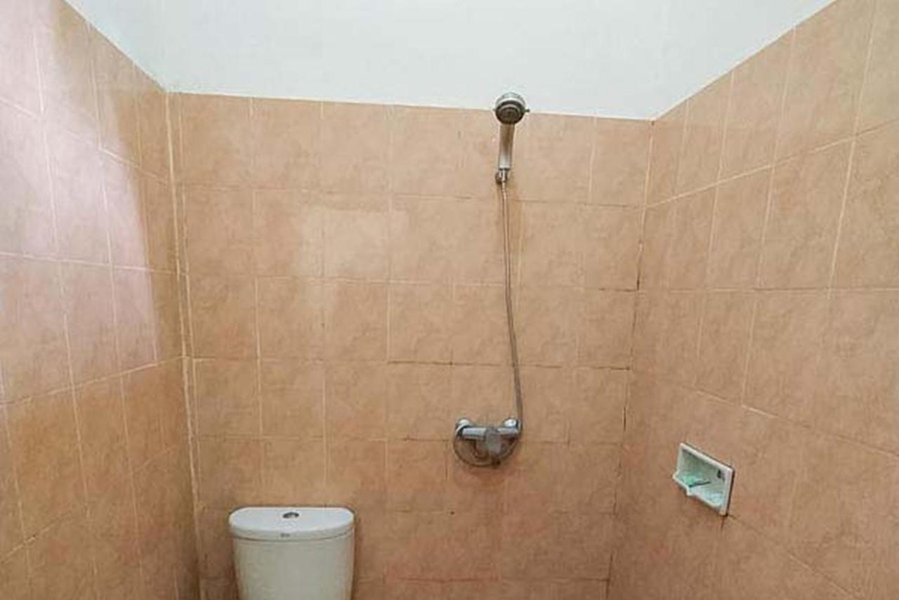 Oka Homestay Mitra Reddoorz Матарам Экстерьер фото
