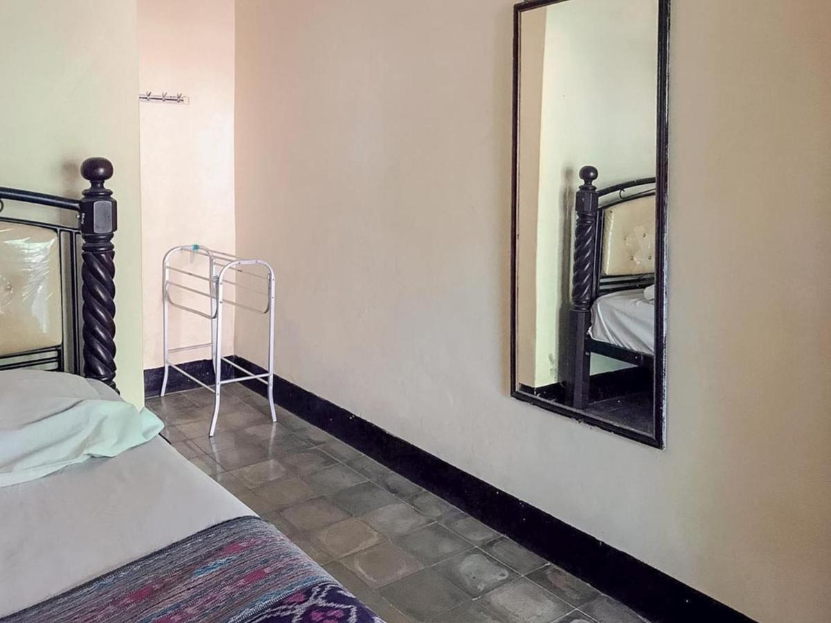 Oka Homestay Mitra Reddoorz Матарам Экстерьер фото